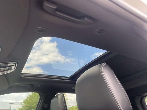 Used 2023 Jeep Grand Cherokee Overland AWD/4WD image 25