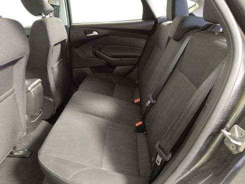 Used 2017 Ford Focus SE FWD image 18