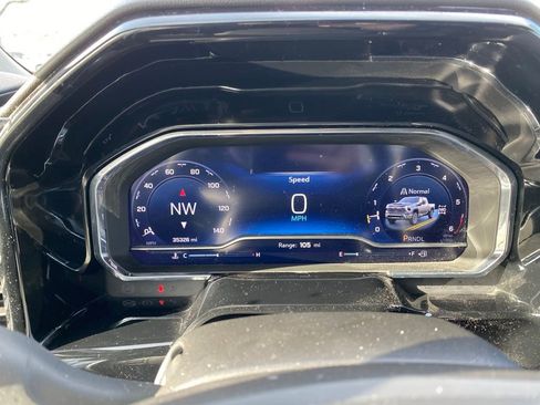 Used 2025 Chevrolet Silverado 2500 LT w/ Convenience Package image 19