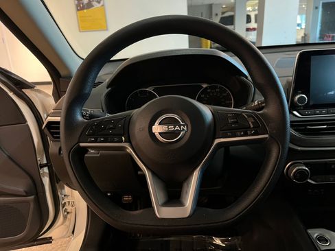Used 2025 Nissan Altima 2.5 SV FWD image 28