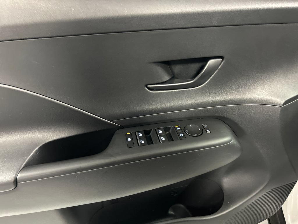 Used 2024 Hyundai Kona SEL FWD image 12