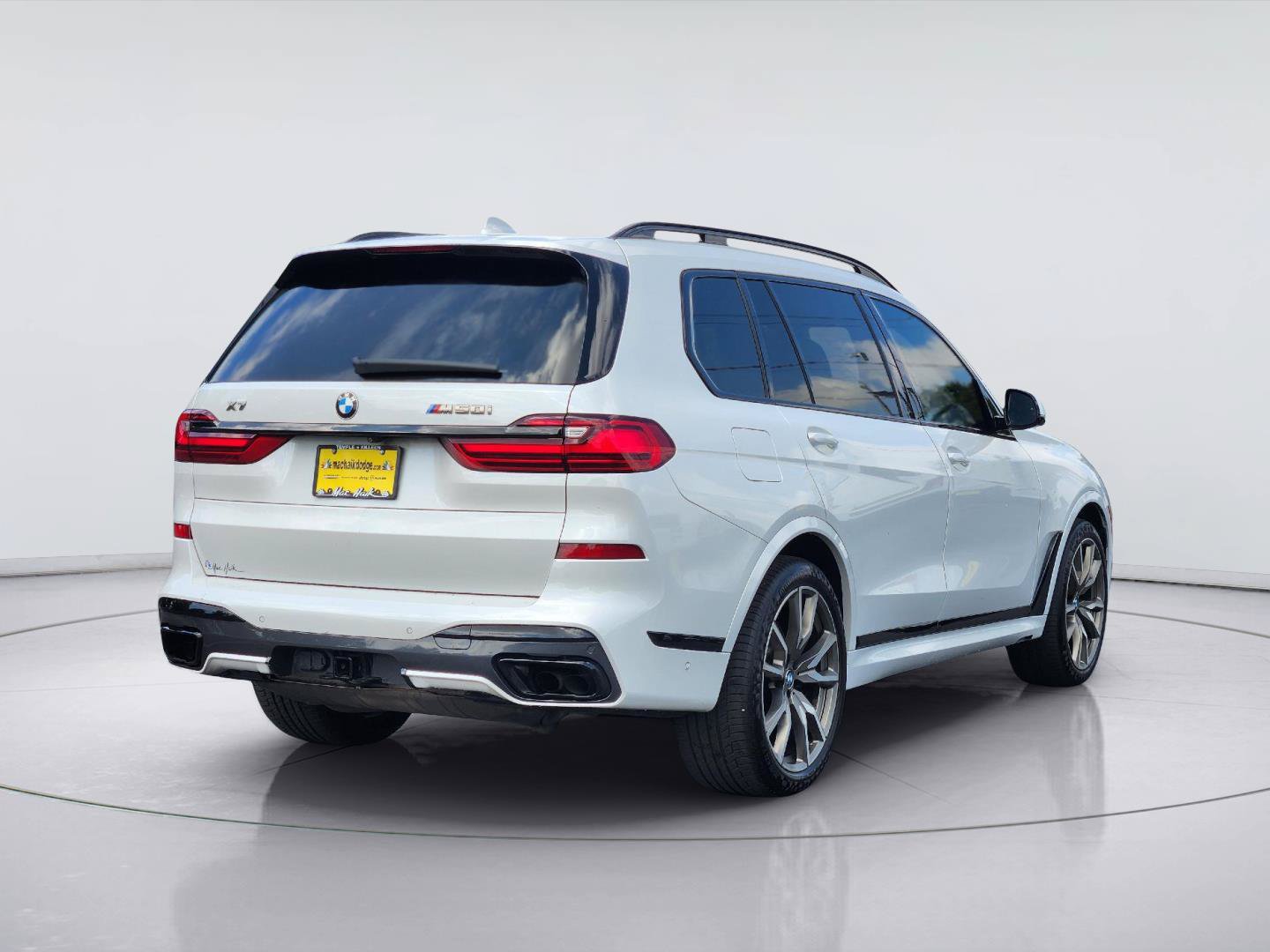 Used 2022 BMW X7 M50i w/ Executive Package AWD/4WD image 5