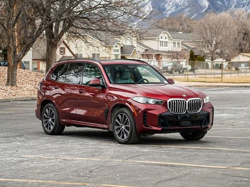 Used 2024 BMW X5 xDrive40i w/ M Sport Package image 3