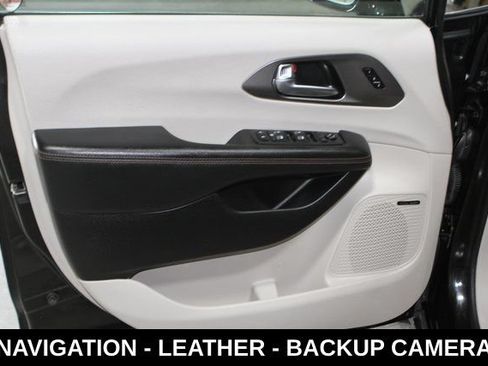 Used 2020 Chrysler Pacifica Touring-L Plus w/ Tire & Wheel Group FWD image 13