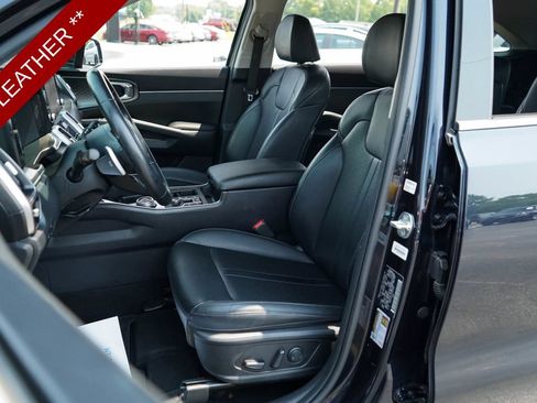 Used 2023 Kia Sorento EX w/ Panoramic Sunroof Package AWD/4WD image 6