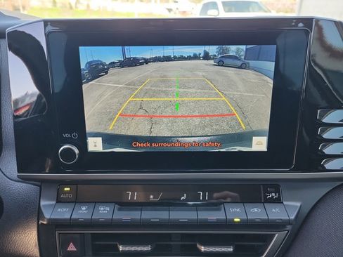 Used 2025 Toyota Camry LE w/ Convenience Package image 12