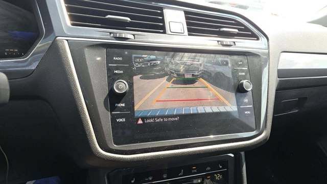 Used 2023 Volkswagen Tiguan SE w/ Panoramic Sunroof Package FWD image 17