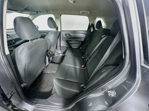 Used 2024 Nissan Rogue S FWD image 29