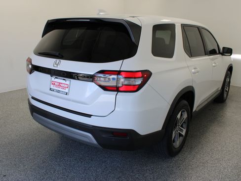 Used 2024 Honda Pilot EX-L image 7