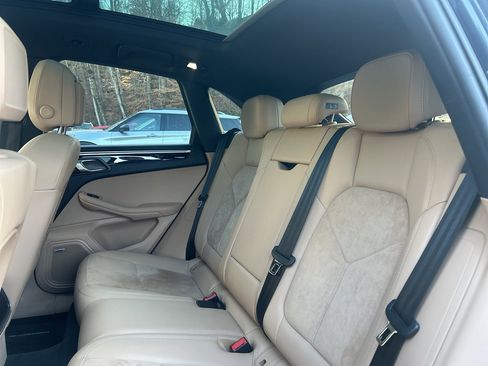 Used 2021 Porsche Macan image 11