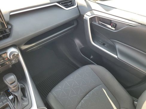Used 2022 Toyota RAV4 XLE w/ Convenience Package FWD image 14