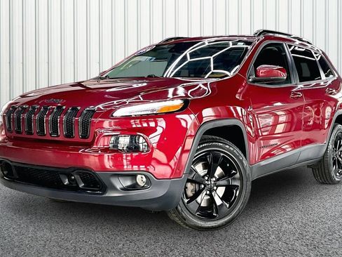 Used 2016 Jeep Cherokee Limited w/ Luxury Group AWD/4WD image 3