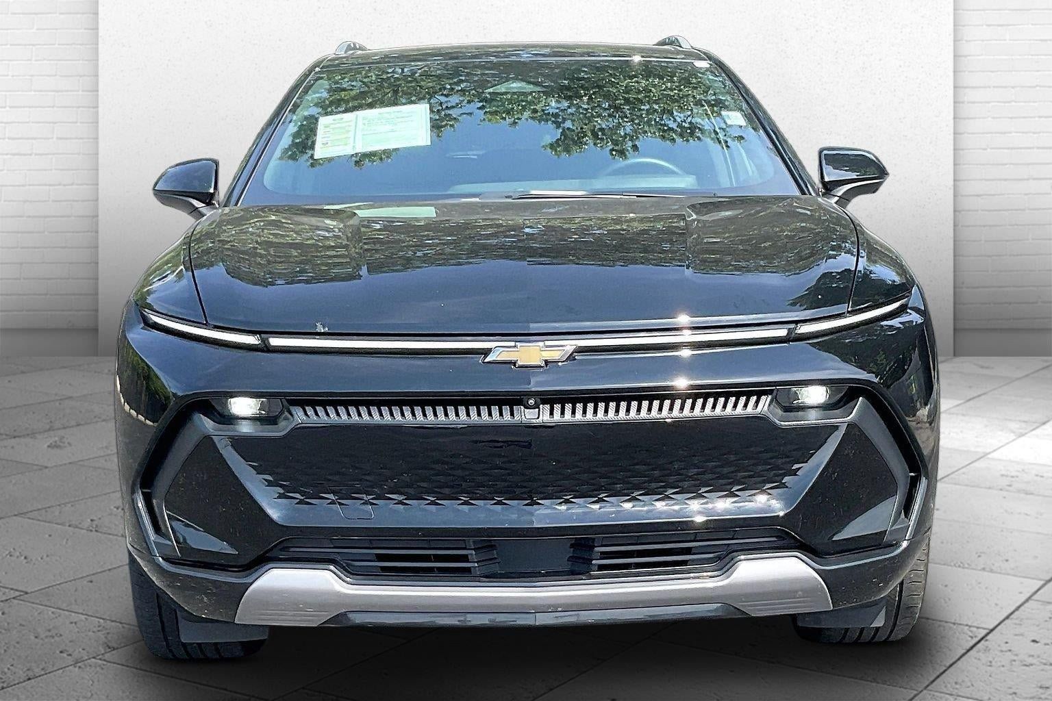 Used 2025 Chevrolet Equinox EV LT w/ Convenience Package FWD image 2