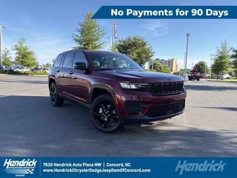 Used 2023 Jeep Grand Cherokee Altitude RWD image 1