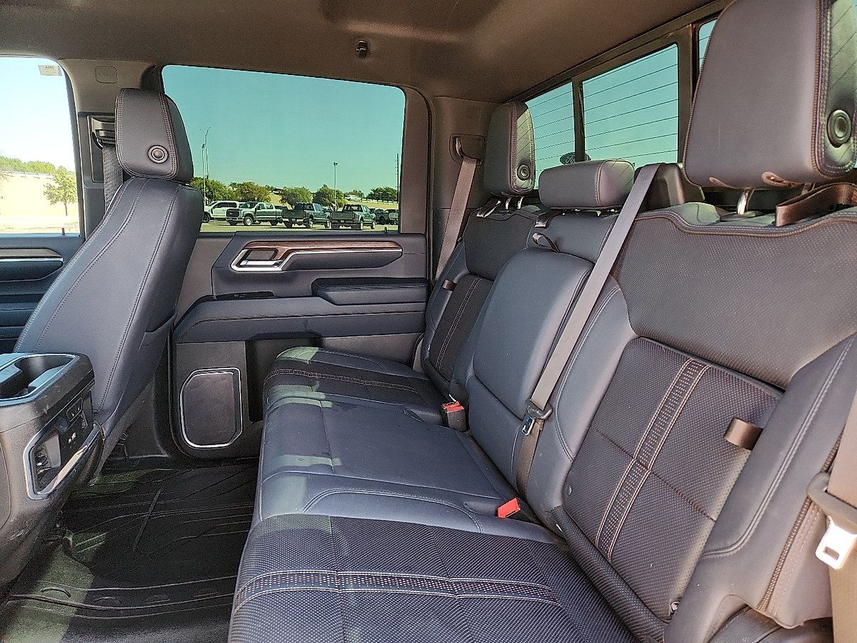 Used 2024 Chevrolet Silverado 2500 High Country w/ Technology Package AWD/4WD image 5