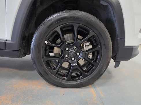 Used 2025 Jeep Compass Latitude w/ Convenience Group AWD/4WD image 10