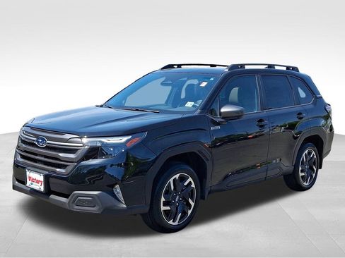 Used 2025 Subaru Forester Premium AWD/4WD image 3