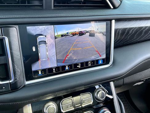 Used 2021 GMC Yukon Denali w/ Denali Premium Package image 23