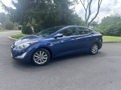 Used 2015 Hyundai Elantra SE w/ Option Group 03 FWD image 4