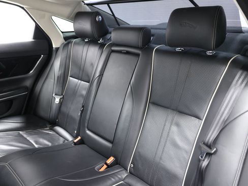 Used 2017 Jaguar XJ Supercharged RWD image 3
