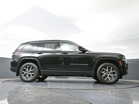 New 2025 Jeep Grand Cherokee Limited w/ Luxury Tech Group II image 35