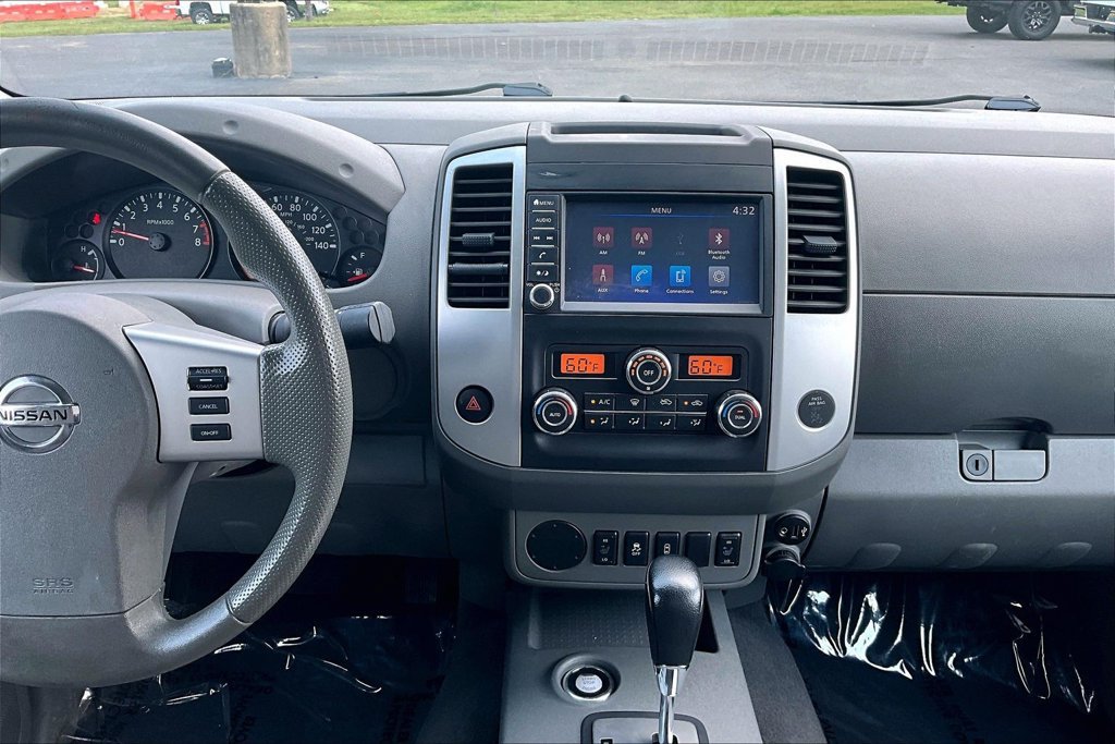 Used 2020 Nissan Frontier 2WD Crew Cab image 13