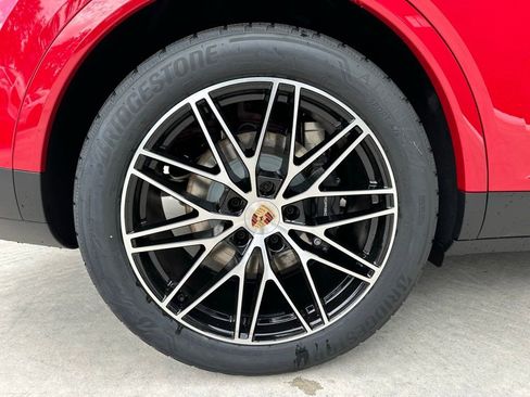 Used 2025 Porsche Cayenne E-Hybrid image 42