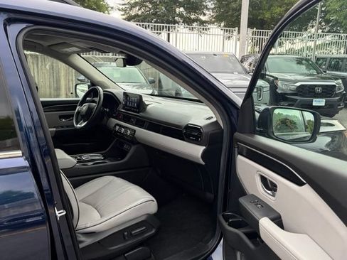 Used 2025 Honda Pilot Elite image 29