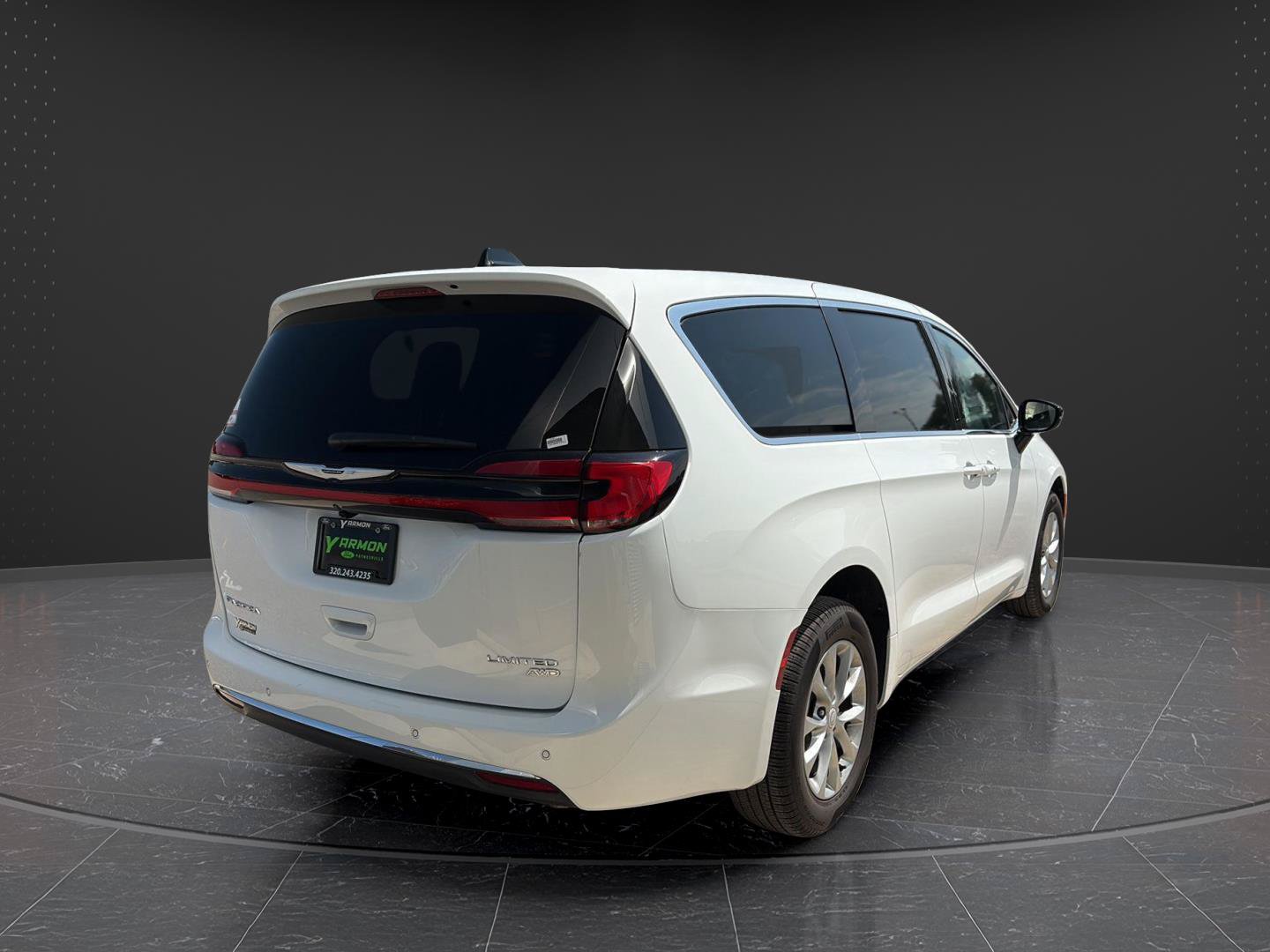 Used 2026 Chrysler Pacifica Limited AWD/4WD image 5