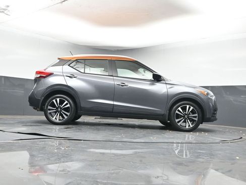Used 2020 Nissan Kicks SV image 32