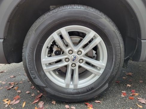 Used 2023 Ford Explorer XLT image 24