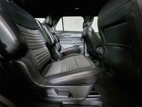 Used 2025 Ford Explorer ST-Line w/ Premium Package RWD image 11