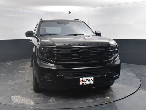 Used 2025 Ford Expedition Platinum w/ Stealth Performance Package image 2