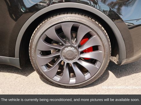 Used 2024 Tesla Model Y Performance image 10