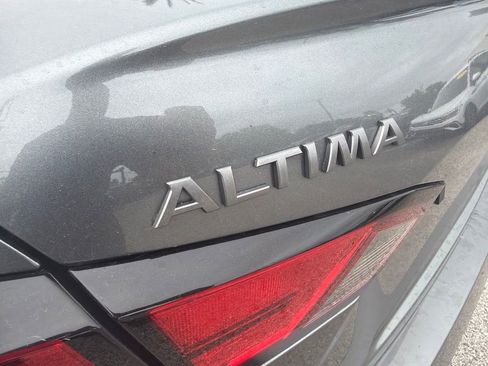 Used 2023 Nissan Altima 2.5 SV FWD image 9