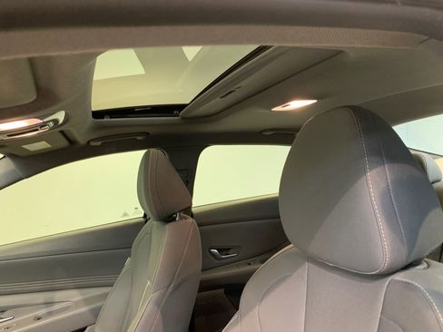 Used 2022 Hyundai Elantra SEL w/ Convenience + Premium Package image 17