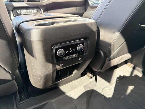 Used 2024 Chevrolet Suburban Z71 AWD/4WD image 17