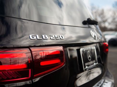 Certified 2025 Mercedes-Benz GLB 250 4MATIC image 19