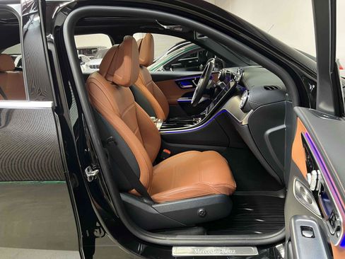 Used 2023 Mercedes-Benz GLC 300 4MATIC w/ Exclusive Trim Package image 37
