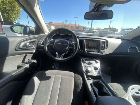 Used 2015 Chrysler 200 Limited w/ Convenience Group image 15