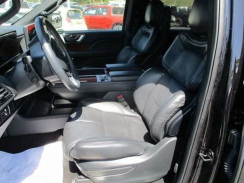 Used 2023 Lincoln Navigator Reserve image 7
