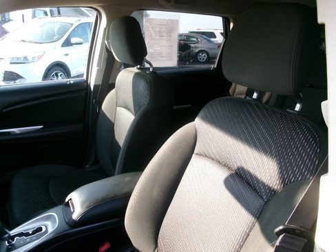 Used 2019 Dodge Journey SE image 12