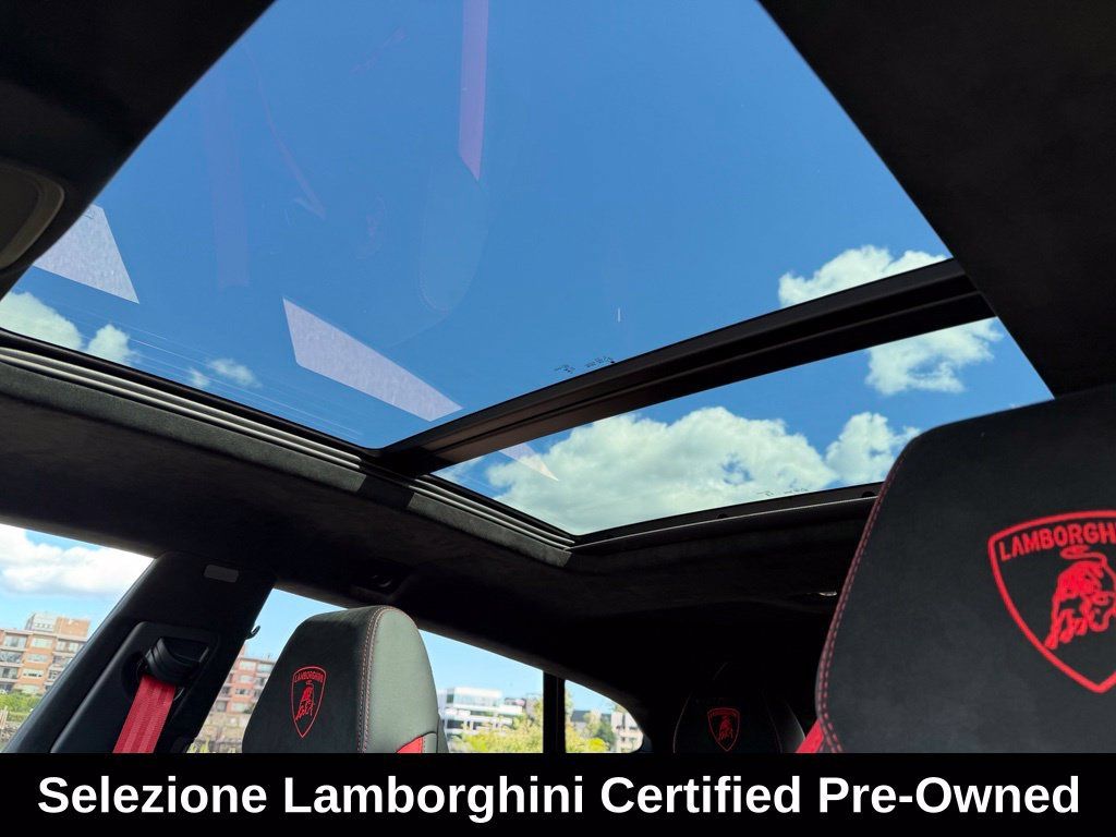Used 2024 Lamborghini Urus Performante AWD/4WD image 37