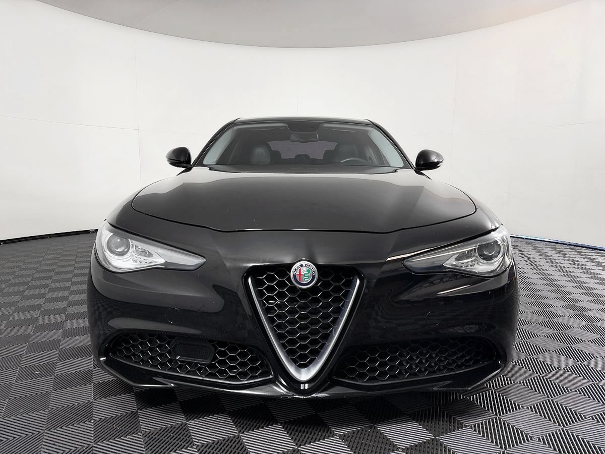 Used 2019 Alfa Romeo Giulia RWD image 4