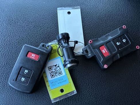 Used 2021 Toyota 4Runner SR5 Premium w/ Moonroof Package image 39