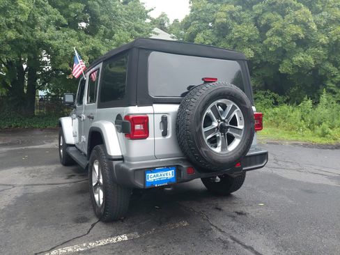 Used 2022 Jeep Wrangler Unlimited Sahara w/ LED Lighting Group AWD/4WD image 26