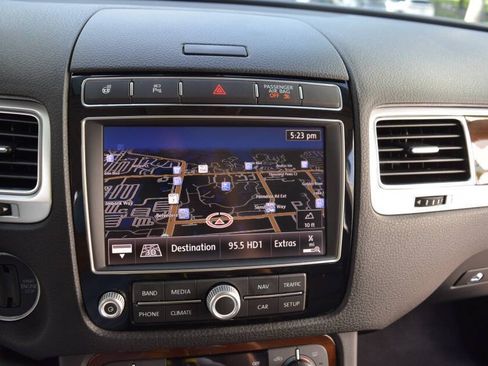 Used 2016 Volkswagen Touareg TDI AWD/4WD image 61