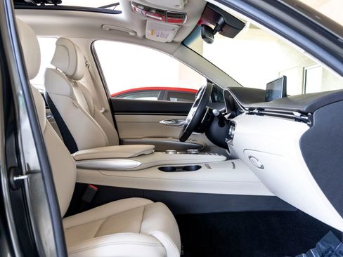 Used 2025 Genesis GV70 2.5T Select w/ Select Package image 27