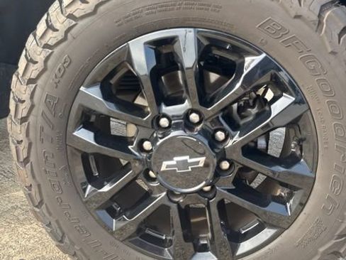Used 2025 Chevrolet Silverado 2500 LTZ w/ LTZ Plus Package AWD/4WD image 15