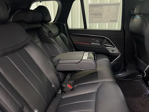 Used 2025 Land Rover Range Rover SE AWD/4WD image 18